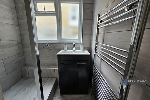 2 bedroom flat to rent, Dorothy Road, London, SW11