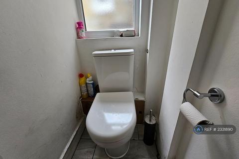 2 bedroom flat to rent, Dorothy Road, London, SW11