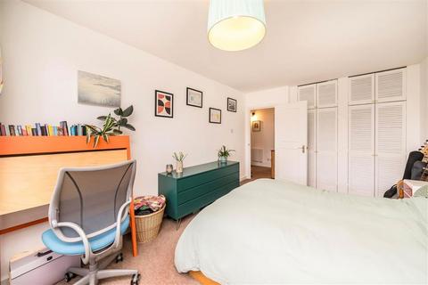 2 bedroom flat for sale, Roman Road, London E2