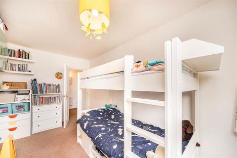 2 bedroom flat for sale, Roman Road, London E2