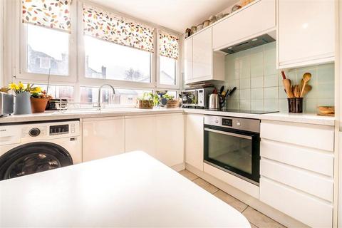 2 bedroom flat for sale, Roman Road, London E2