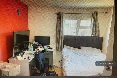 1 bedroom in a house share to rent, Kings Lane, Egham, TW20