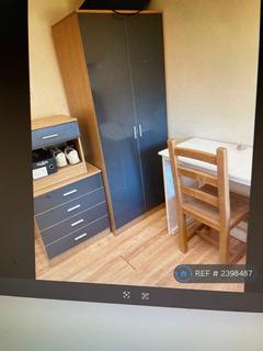 1 bedroom in a house share to rent, Kings Lane, Egham, TW20