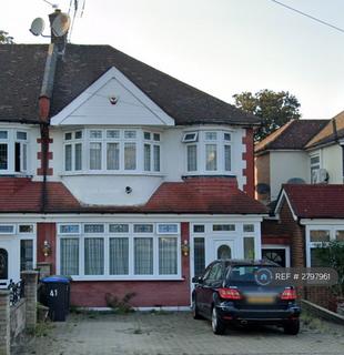 3 bedroom end of terrace house to rent, Wilmer Way, London, N14
