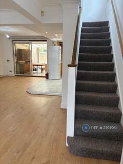 3 bedroom end of terrace house to rent, Wilmer Way, London, N14