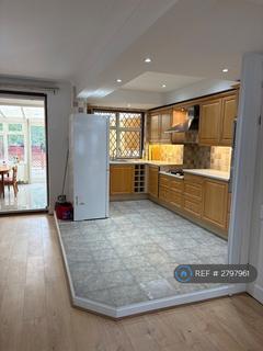 3 bedroom end of terrace house to rent, Wilmer Way, London, N14