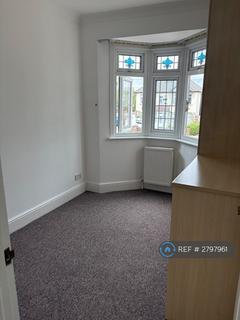 3 bedroom end of terrace house to rent, Wilmer Way, London, N14