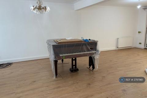 3 bedroom end of terrace house to rent, Wilmer Way, London, N14