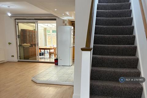 3 bedroom end of terrace house to rent, Wilmer Way, London, N14