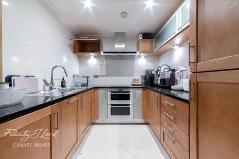 2 bedroom flat for sale, Discovery Dock Apartments East, South Quay Square, London, E14