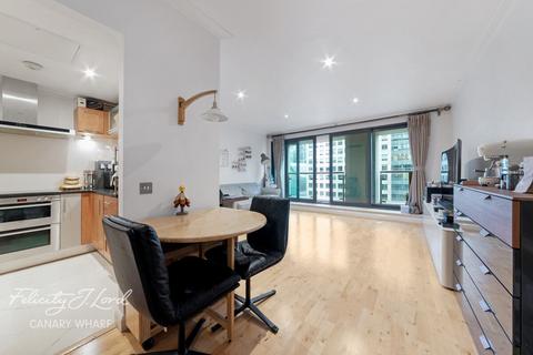 2 bedroom flat for sale, Discovery Dock Apartments East, South Quay Square, London, E14