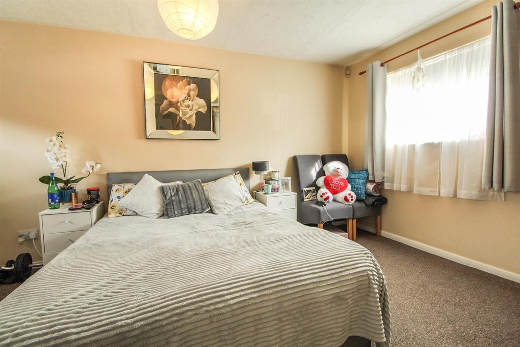 Bed 1.jpg