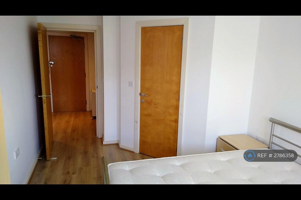 Main Bedroom / En-Suite
