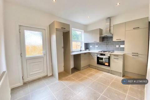 2 bedroom end of terrace house to rent, Charles St, Stockport, SK1