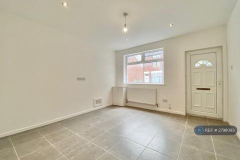 2 bedroom end of terrace house to rent, Charles St, Stockport, SK1