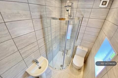 2 bedroom end of terrace house to rent, Charles St, Stockport, SK1