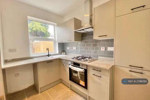2 bedroom end of terrace house to rent, Charles St, Stockport, SK1