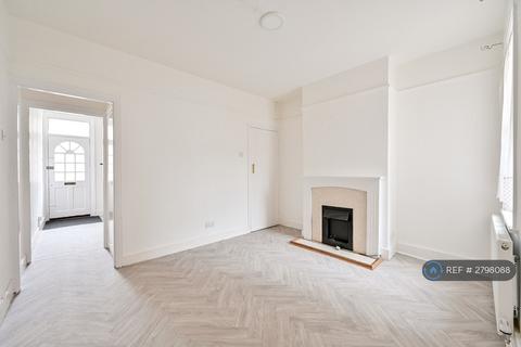3 bedroom terraced house to rent, Maple Road, Grays, RM17