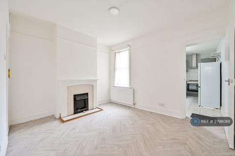3 bedroom terraced house to rent, Maple Road, Grays, RM17