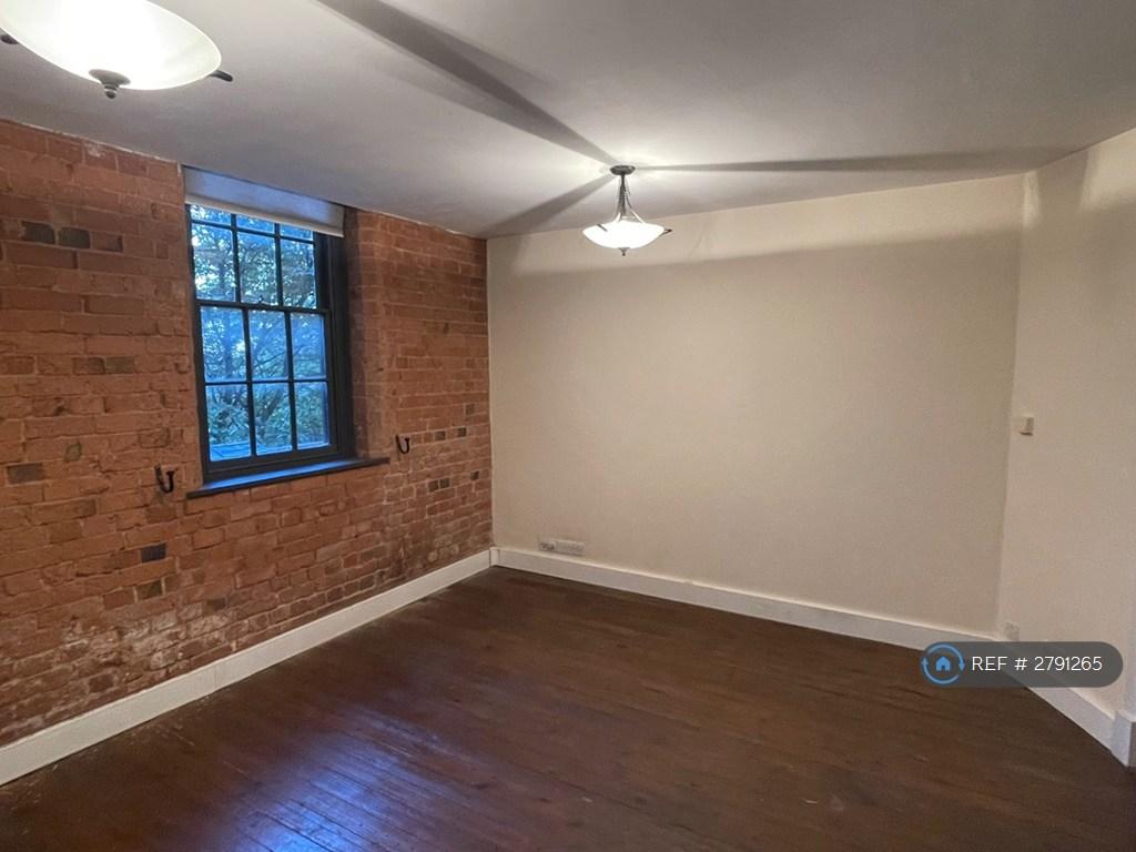 Living Room Pic 4