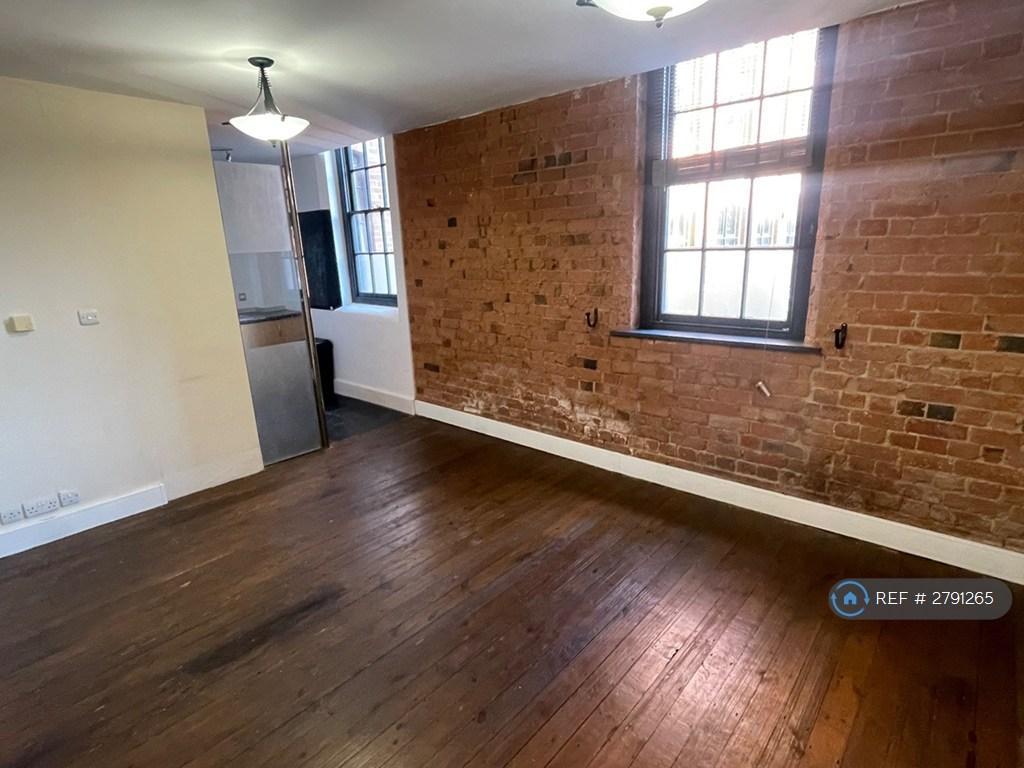 Living Room Pic 6