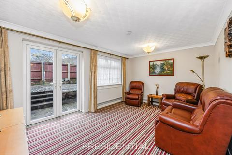 undefined, Thatchers Close, Loughton IG10