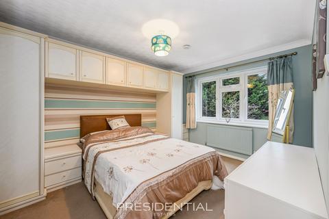 undefined, Thatchers Close, Loughton IG10