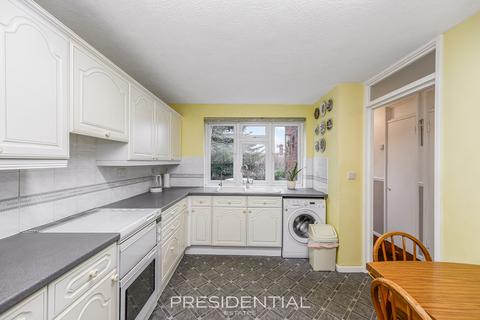 undefined, Thatchers Close, Loughton IG10