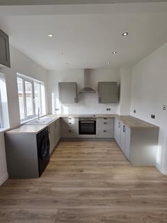 3 bedroom semi-detached house for sale, Warwick Road, Scunthorpe DN16