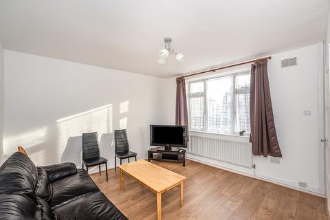 3 bedroom terraced house to rent, Restons Crescent, London SE9