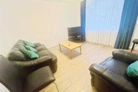 3 bedroom terraced house to rent, Restons Crescent, London SE9