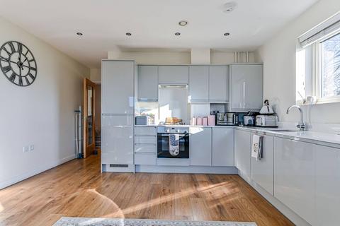 2 bedroom flat for sale, London Road, Mitcham, MITCHAM, CR4