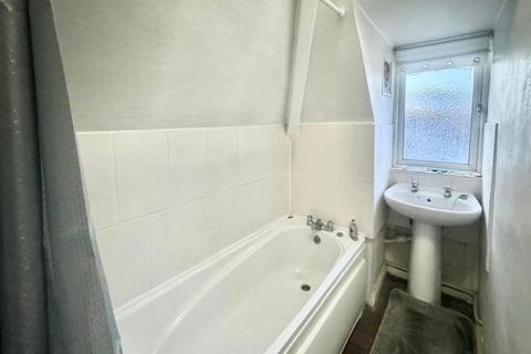 1 bedroom in a house share to rent, Watling Avenue, Edgware