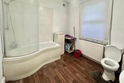 1 bedroom in a house share to rent, Watling Avenue, Edgware