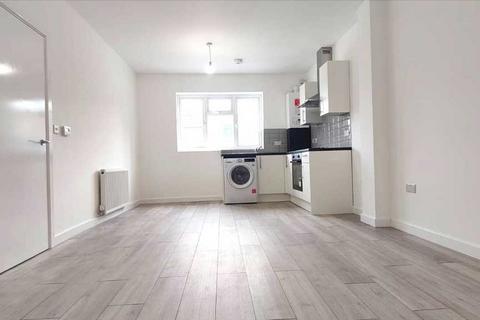 3 bedroom apartment to rent, Burgess Avenue, NW9