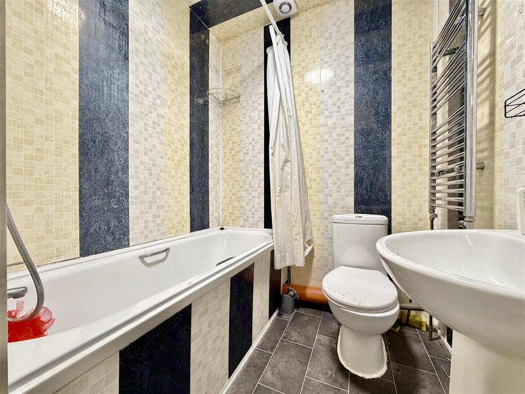 Family Bathroom/ WC