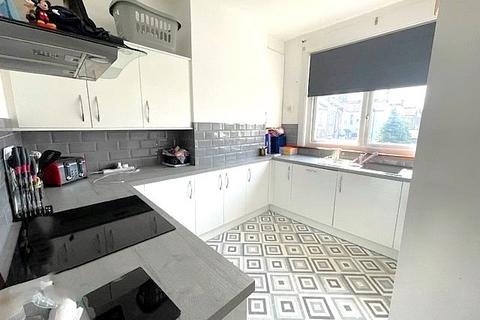 2 bedroom apartment to rent, Westborough Road, Westcliff-on-Sea, Essex, SS0