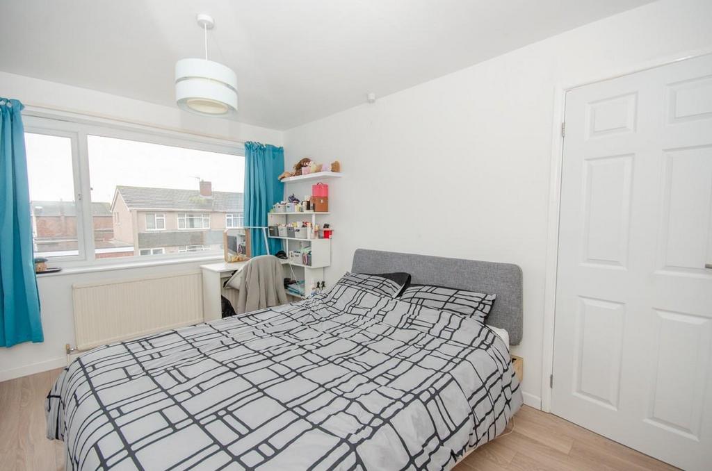 Bedroom 1 pic 2.jpg