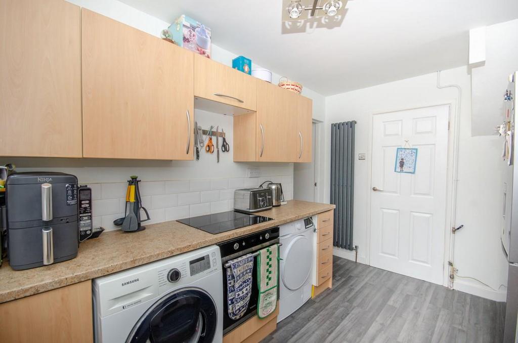 Kitchen pic 2.jpg