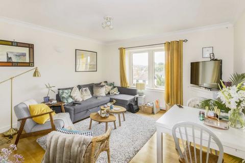 2 bedroom flat to rent, Avenue Elmers, Surbiton KT6