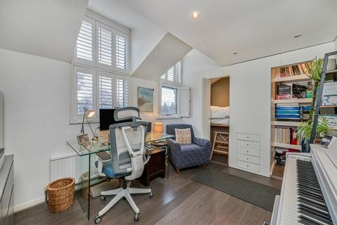 4 bedroom end of terrace house for sale, Chale Road, London, SW2