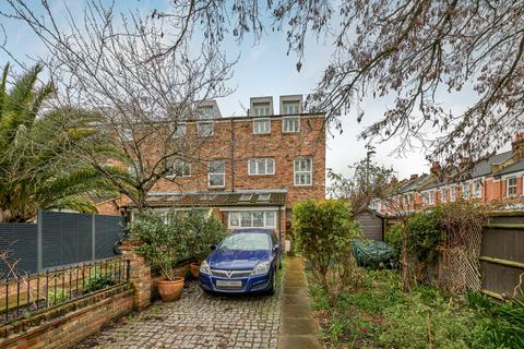 4 bedroom end of terrace house for sale, Chale Road, Brixton, London, SW2