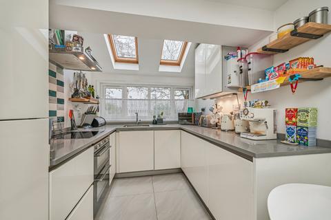 4 bedroom end of terrace house for sale, Chale Road, Brixton, London, SW2