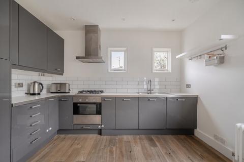 3 bedroom flat for sale, Henslowe Road, East Dulwich, London, SE22