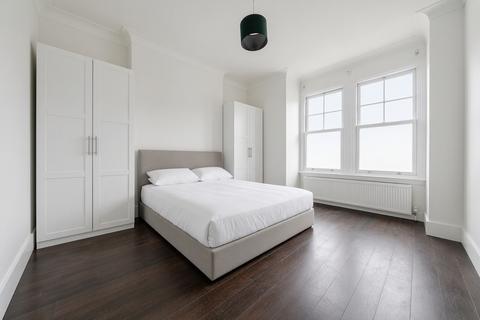 3 bedroom flat for sale, Henslowe Road, East Dulwich, London, SE22