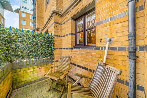 2 bedroom flat for sale, Wapping High Street, London E1W