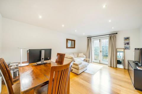 2 bedroom flat for sale, Wapping High Street, London E1W