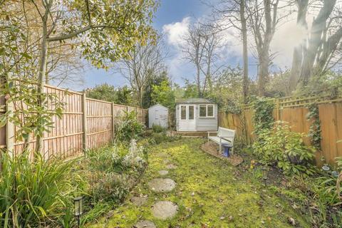 2 bedroom flat for sale, Greencroft Gardens, London NW6