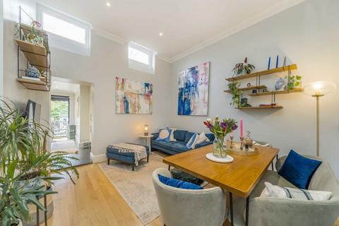 2 bedroom flat for sale, Greencroft Gardens, London NW6