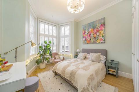 2 bedroom flat for sale, Greencroft Gardens, London NW6